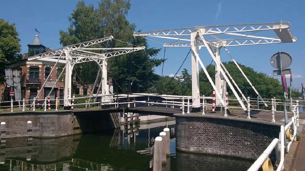 Benedenverdieping In Woonboot Met Tuinterras ユトレヒト エクステリア 写真